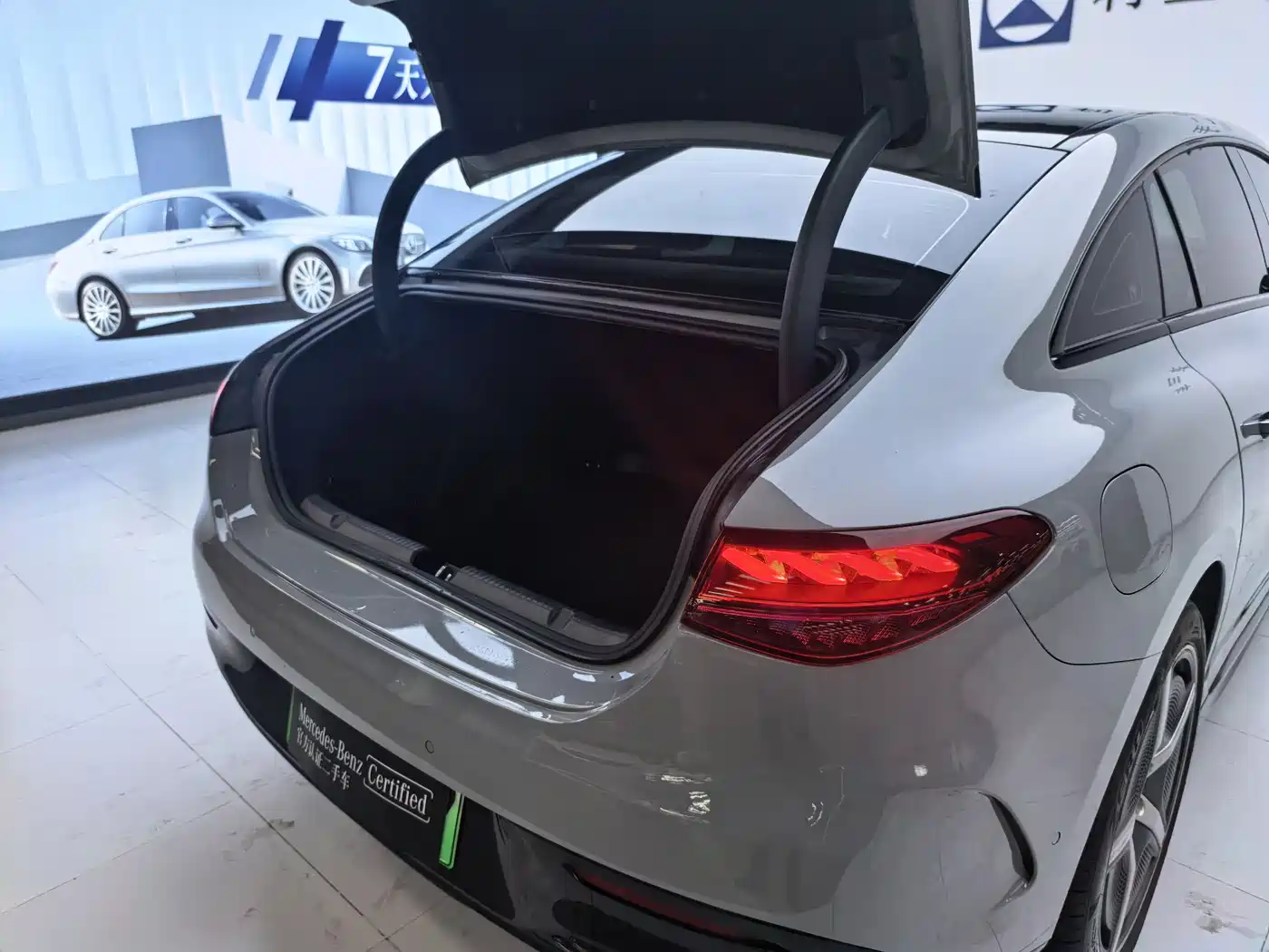 Mercedes-Benz EQE 2025 500 4MATIC Flagship фото 7