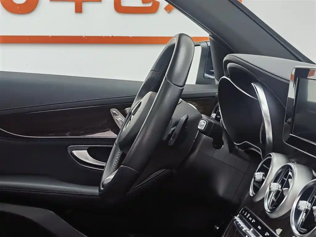 Mercedes-Benz GLC 2017 GLC 260 4MATIC Luxury фото 22