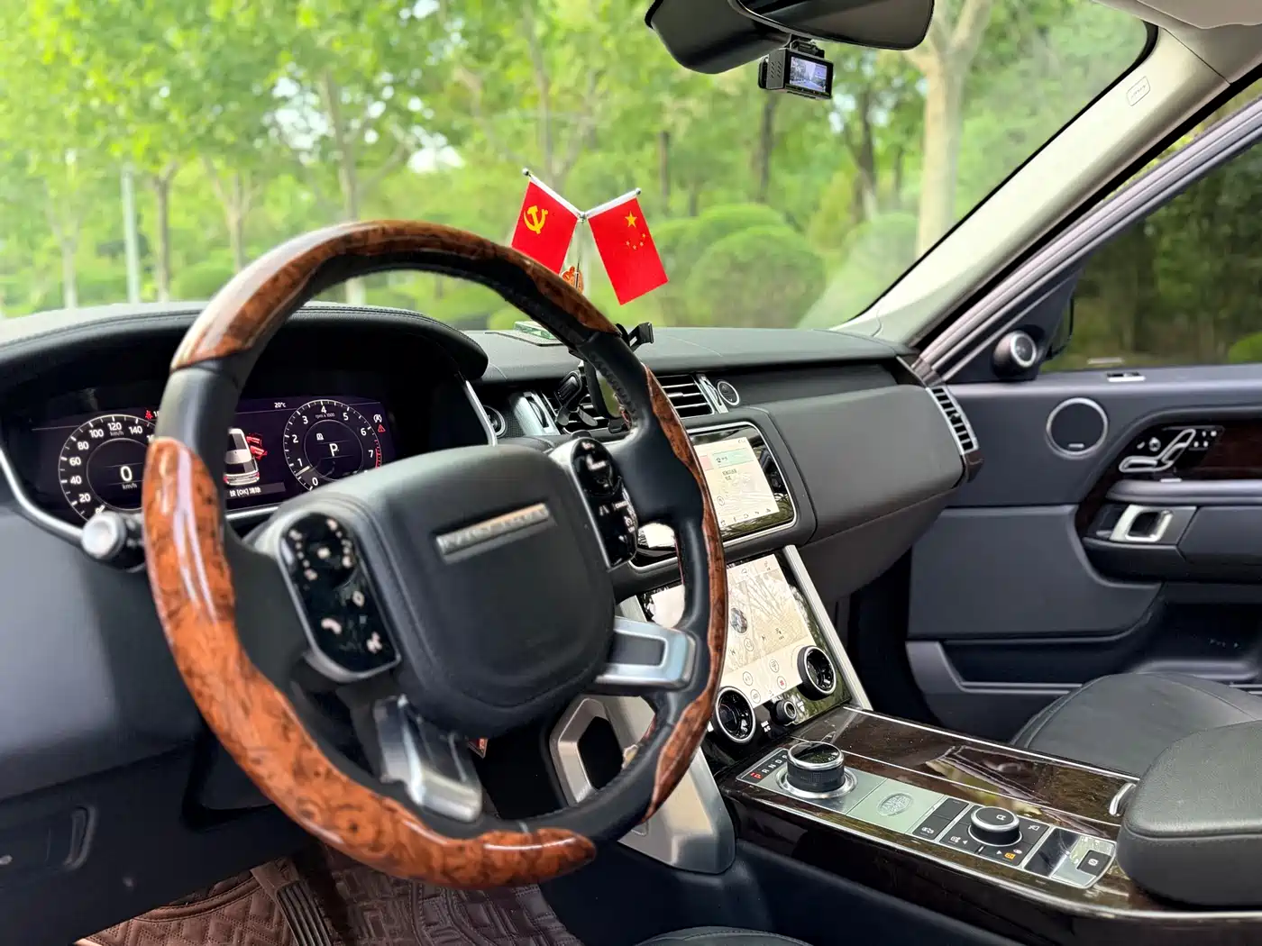 Land Rover Range Rover 2022 3.0 L6 360PS Golden Age Edition фото 5
