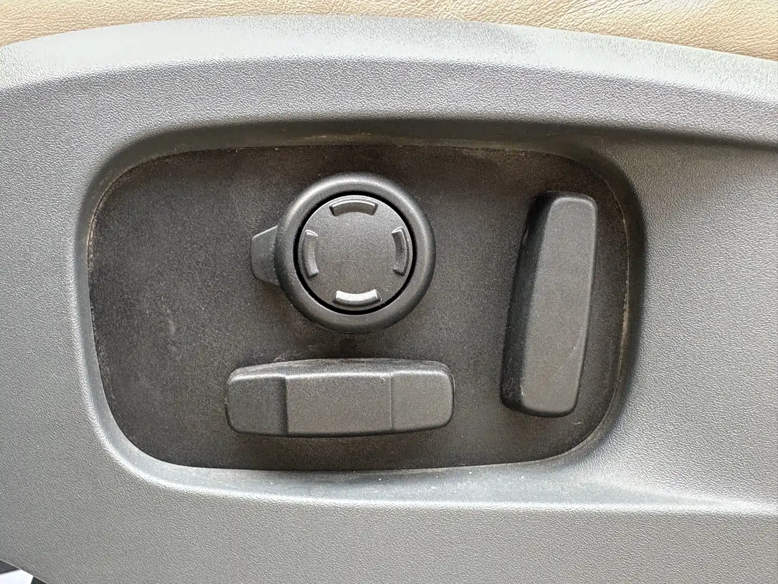 Photo 11 - Land Rover Defender