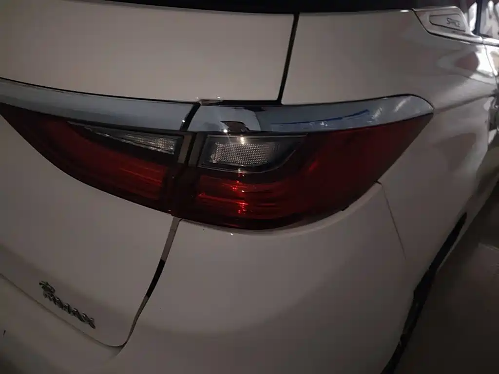 Фото 8 - BYD Song MAX