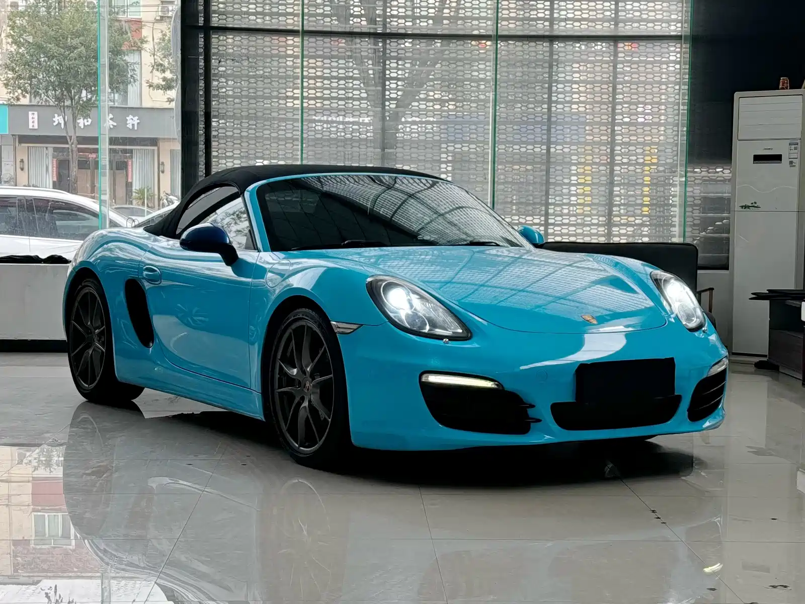 Photo 4 - Porsche Boxster