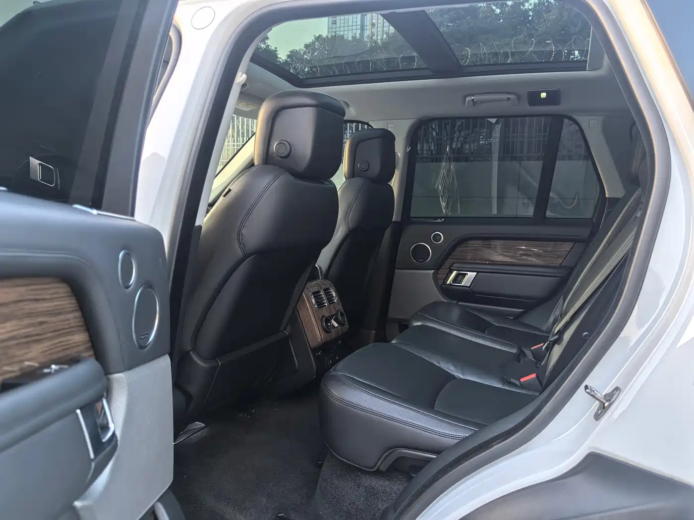Land Rover Range Rover 2019 3.0 SC V6 Golden Age Edition фото 5