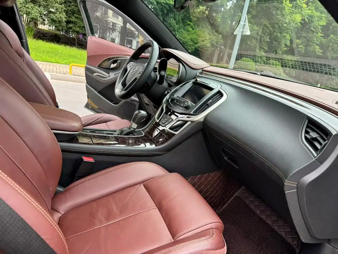 Фото 9 - Buick LaCrosse