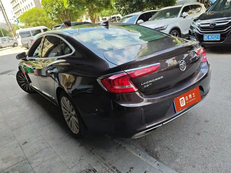 Фото 9 - Buick LaCrosse