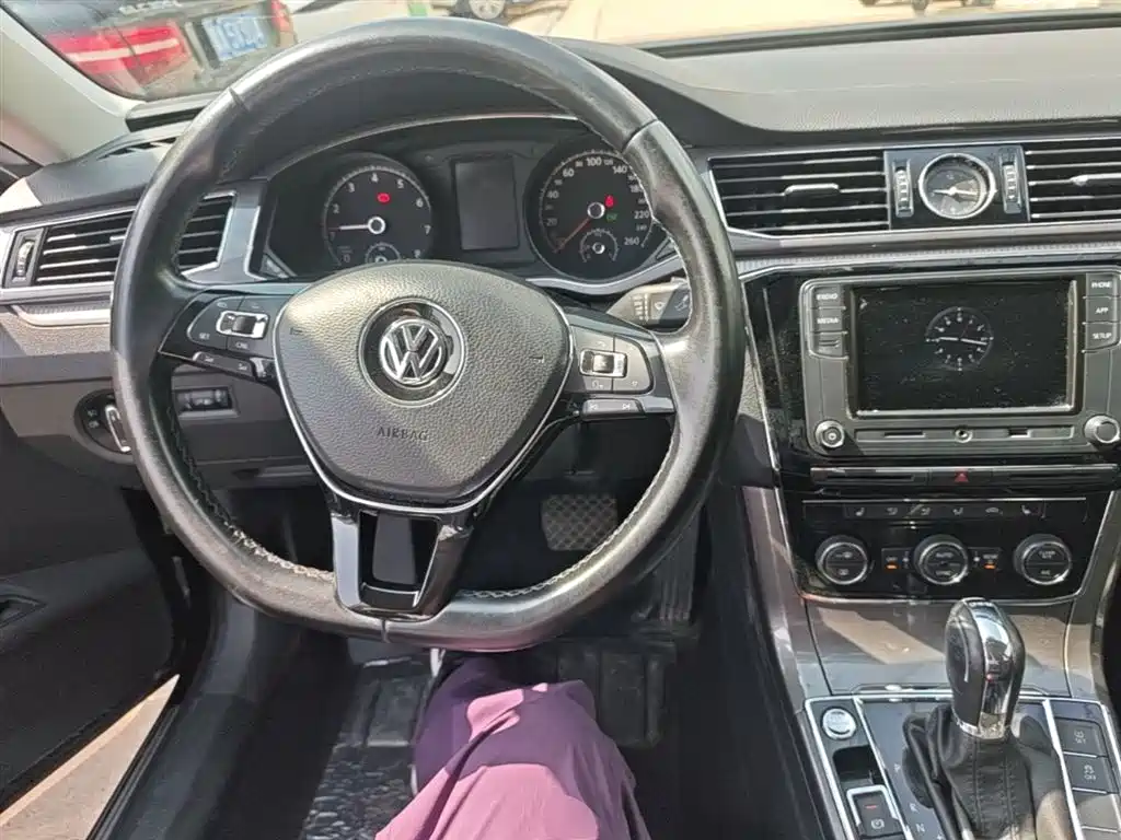 Volkswagen Passat 2017 330TSI DSG Prestige фото 10