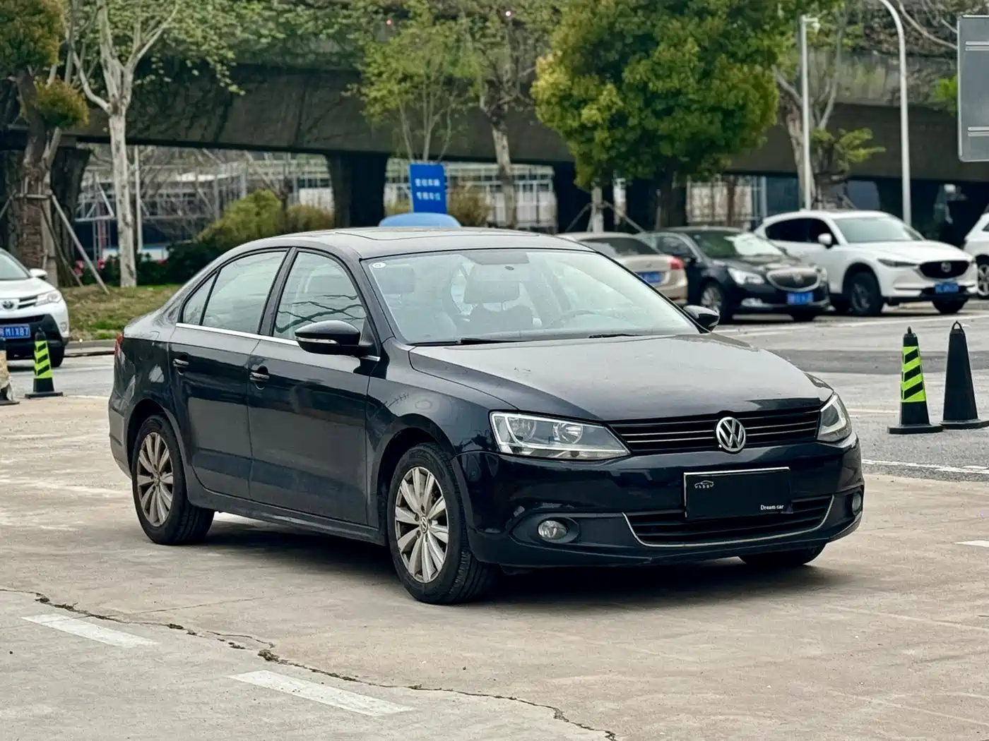 Volkswagen Sagitar 2014 Facelift 1.6L Automatic Comfort фото 3