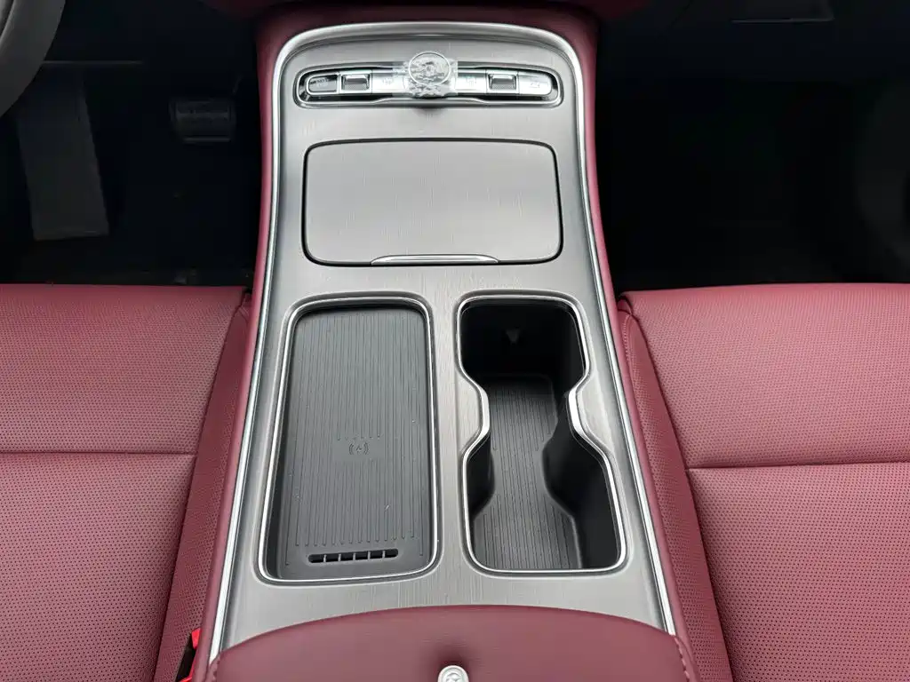 Фото 7 - Hongqi H5