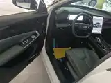 Фото 16 - Geely Atlas