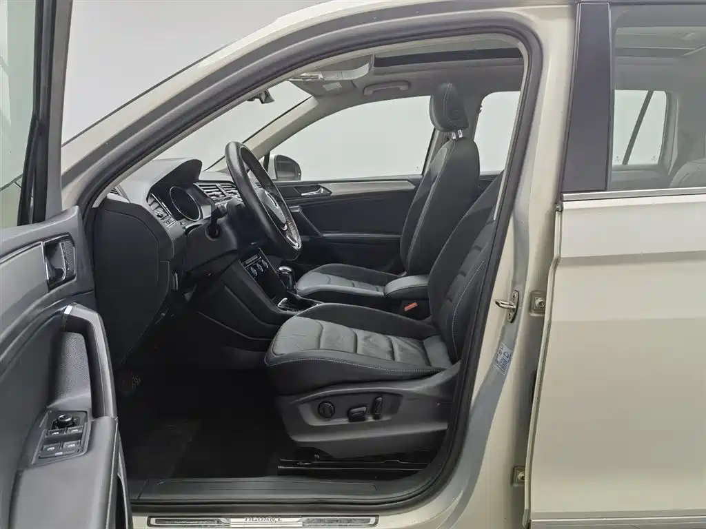 Volkswagen Tiguan L 2019 330TSI Auto 2WD Smart Luxury Edition China V фото 10