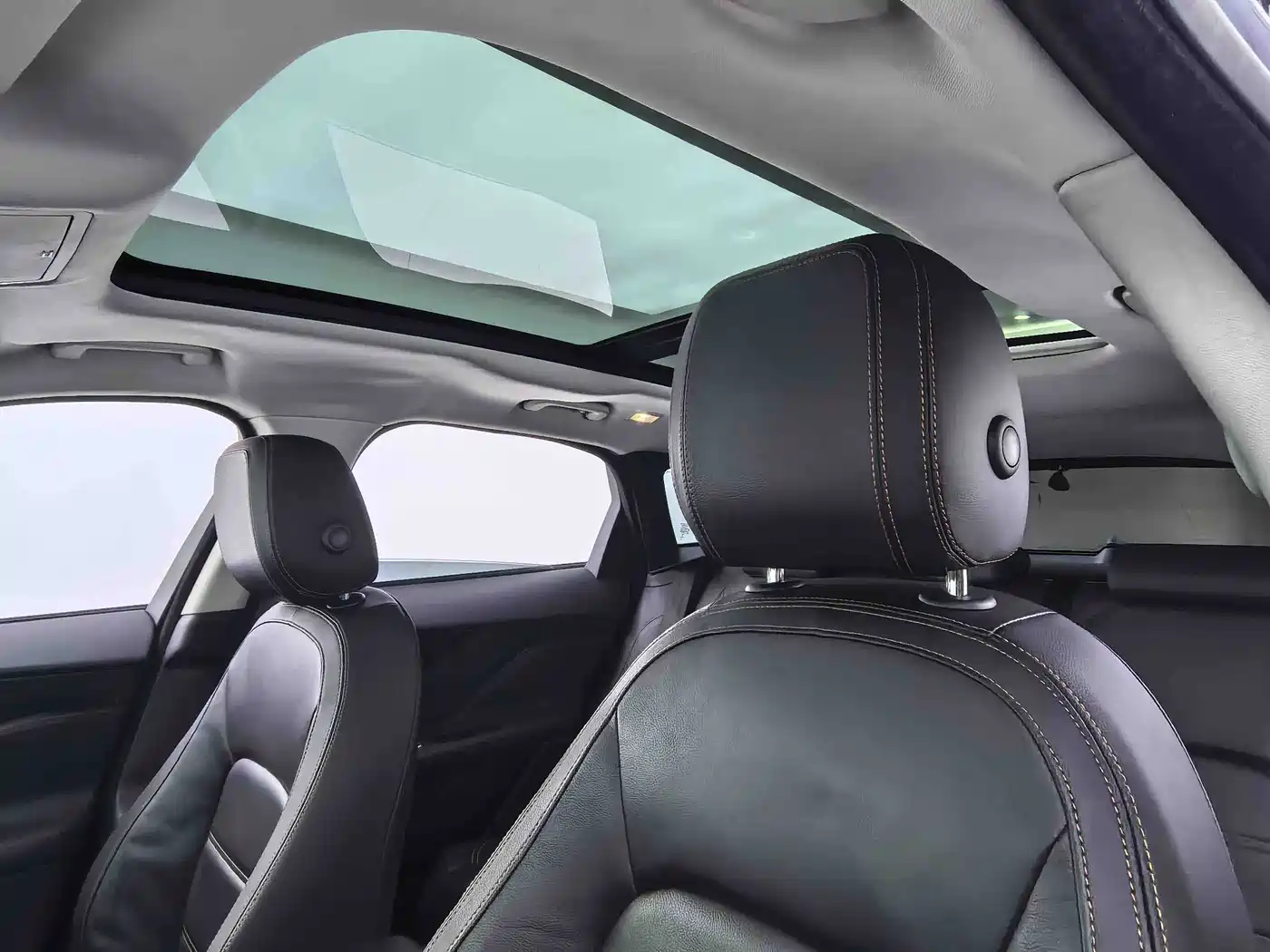 Jaguar F-PACE 2017 2016 2.0T FWD Urban Premium Edition