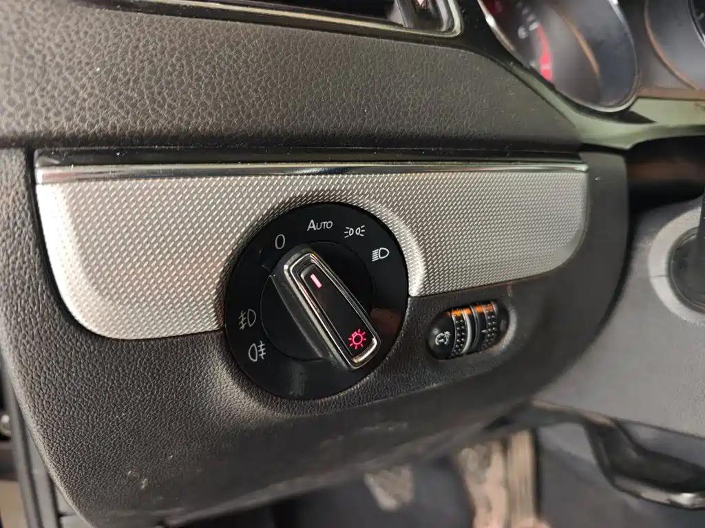 Photo 10 - Volkswagen Sagitar