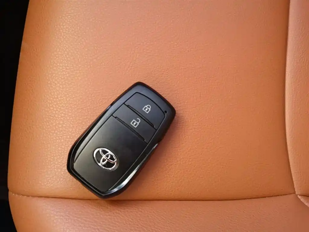 Toyota Frontlander 2023 2.0L CVT Leading Edition фото 9