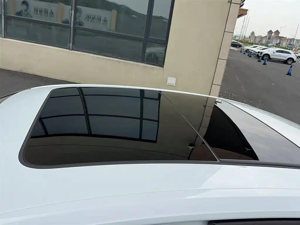 Volkswagen Sagitar 2025 300TSI DSG Flying Leap Edition фото 20