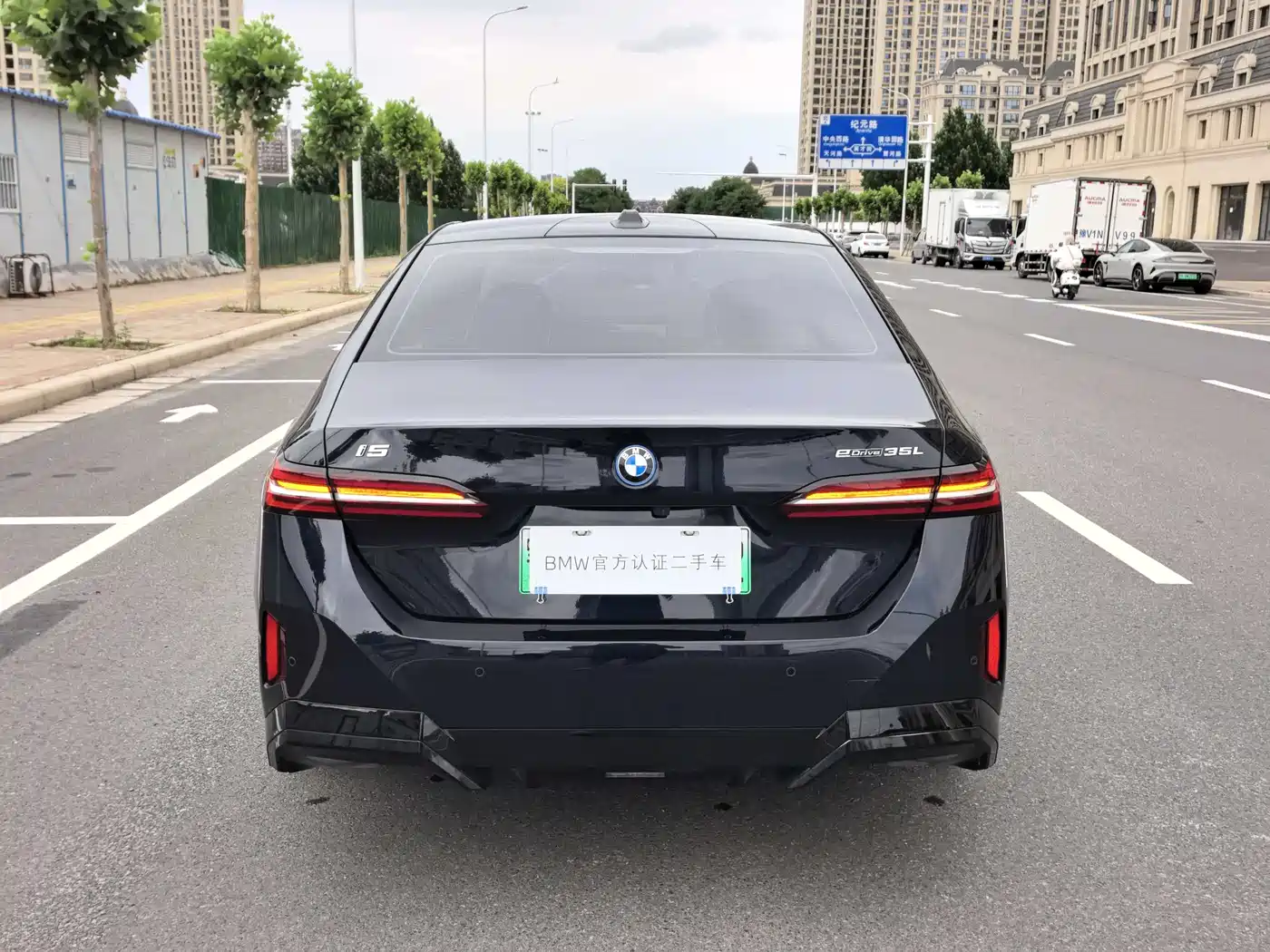 BMW i5 2024 eDrive 35L Premium Model M Sport Package фото 14