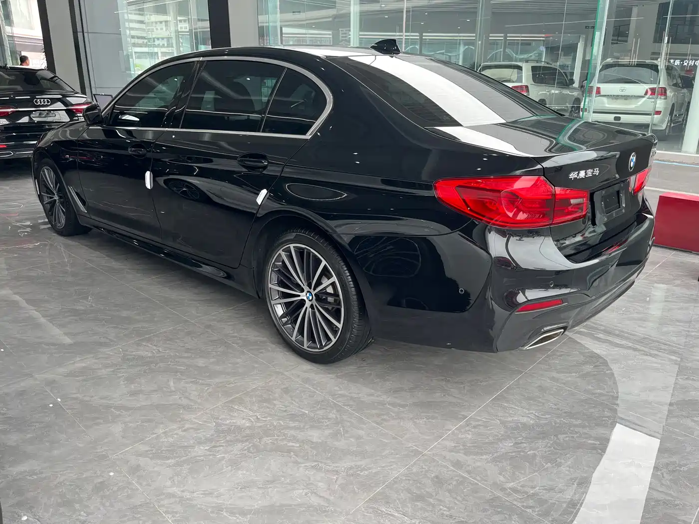 BMW 5 Series 2020 530Li Leading M Sport Package фото 11