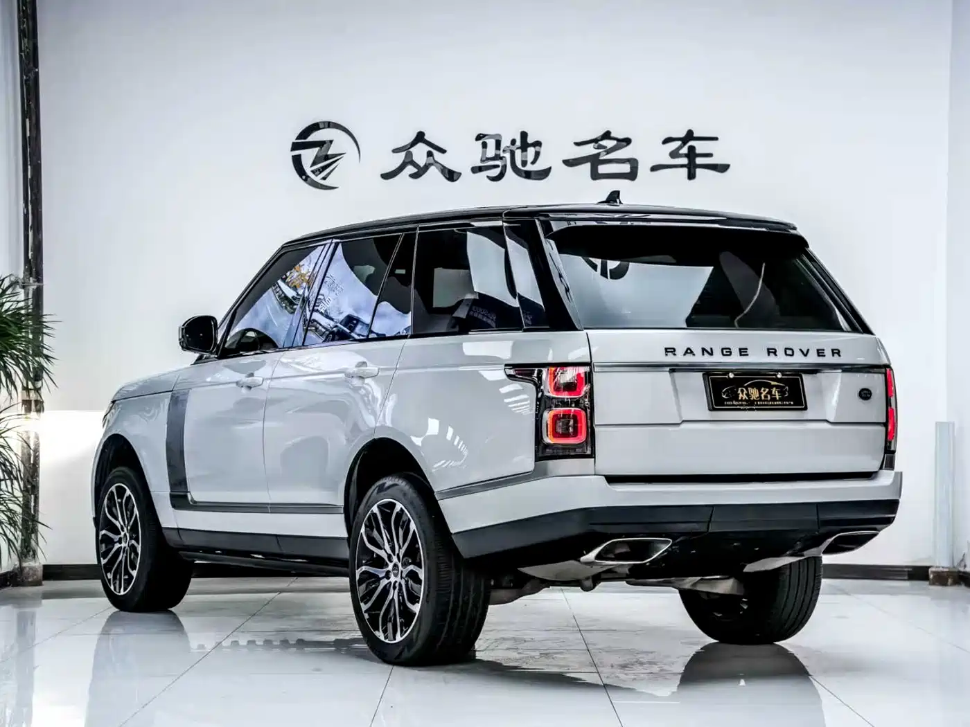 Land Rover Range Rover 2015 3.0 TDV6 Vogue фото 12