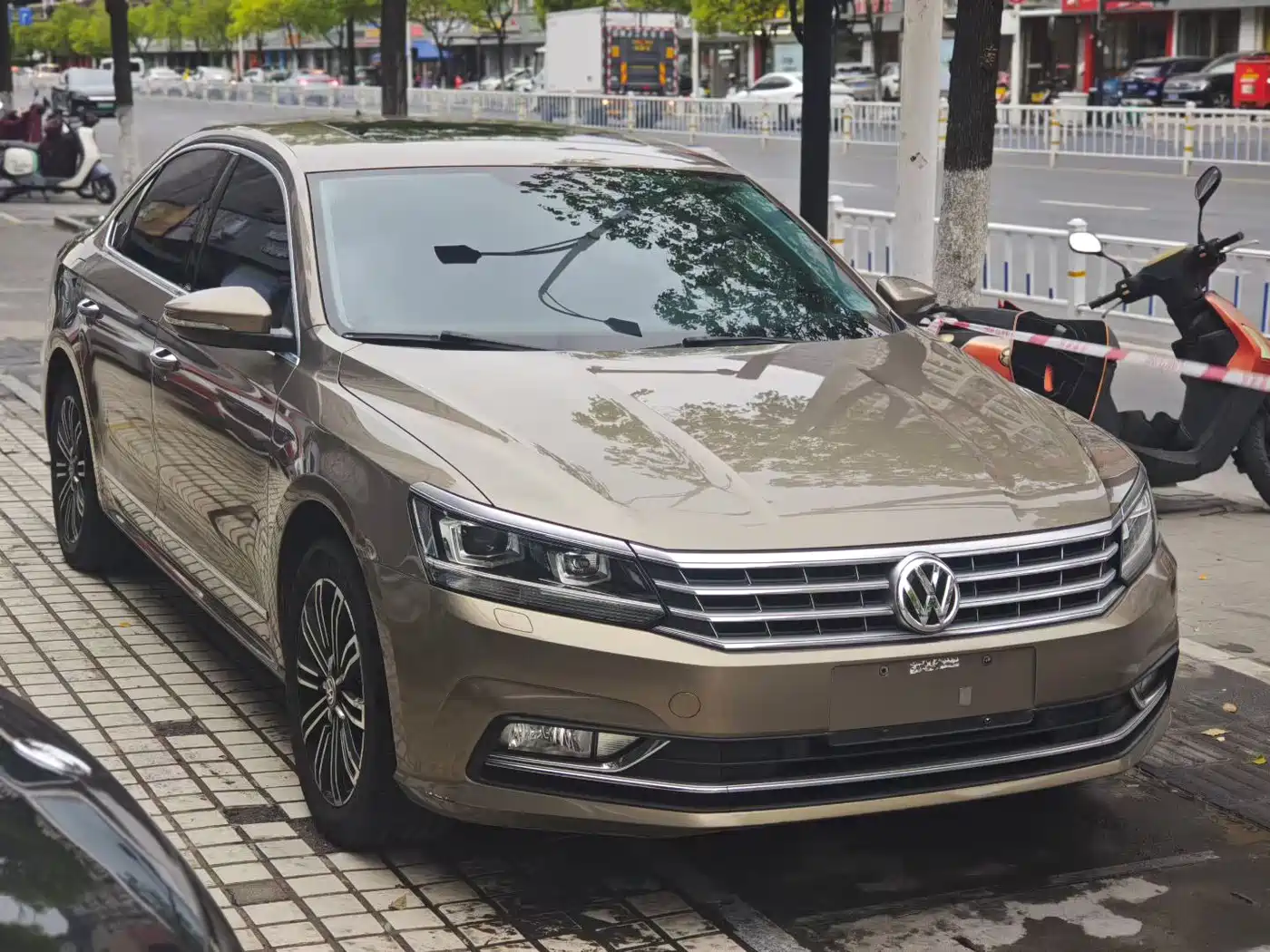 Volkswagen Passat 2017 330TSI DSG Luxury фото 3