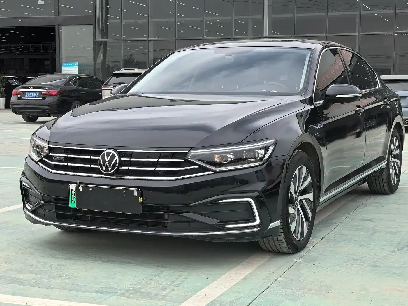 VOLKSWAGEN MAGOTAN GTE PLUG IN HYBRID