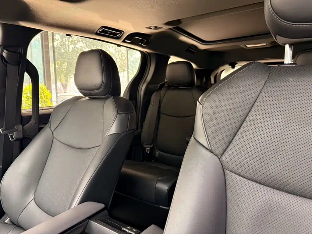 Toyota Granvia 2025 2024 2.5L Hybrid Premium PLUS 4WD Edition
