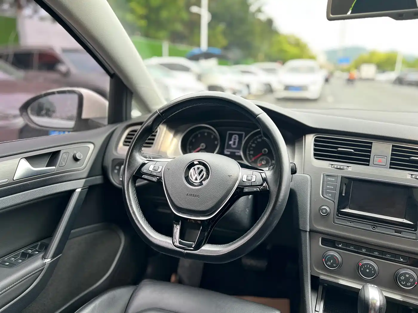 Volkswagen Golf 2016 230TSI Automatic Luxury фото 9
