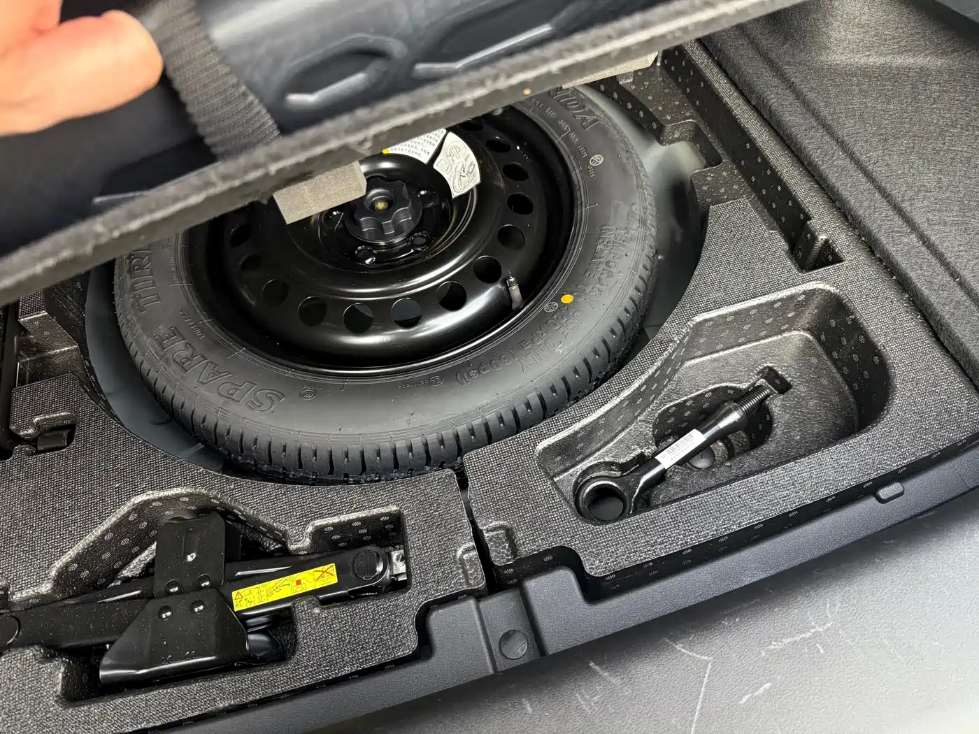 DONGFENG YI HYUN MAX