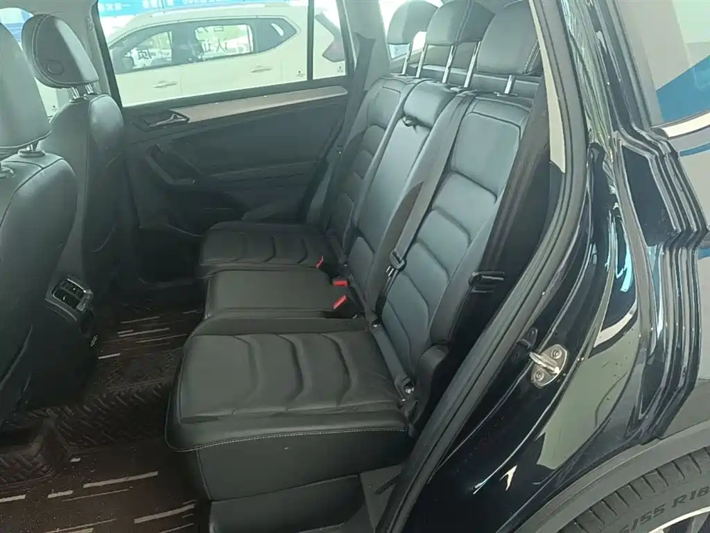 Volkswagen Tiguan L 2021 330TSI Automatic 2WD Smart фото 17