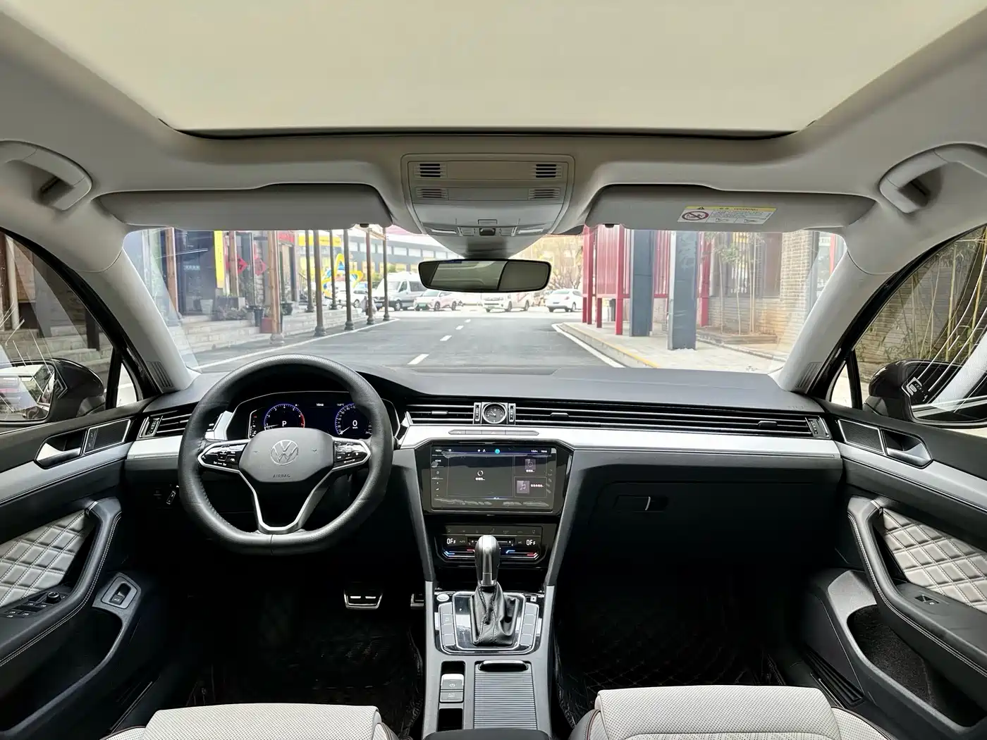 Volkswagen Magotan 2023 Model 2 Million Commemorative Edition 330TSI DSG Luxury фото 5