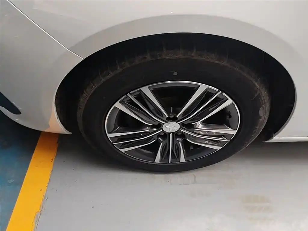 Peugeot 308 2019 230THP Automatic Luxury Edition China VI фото 23