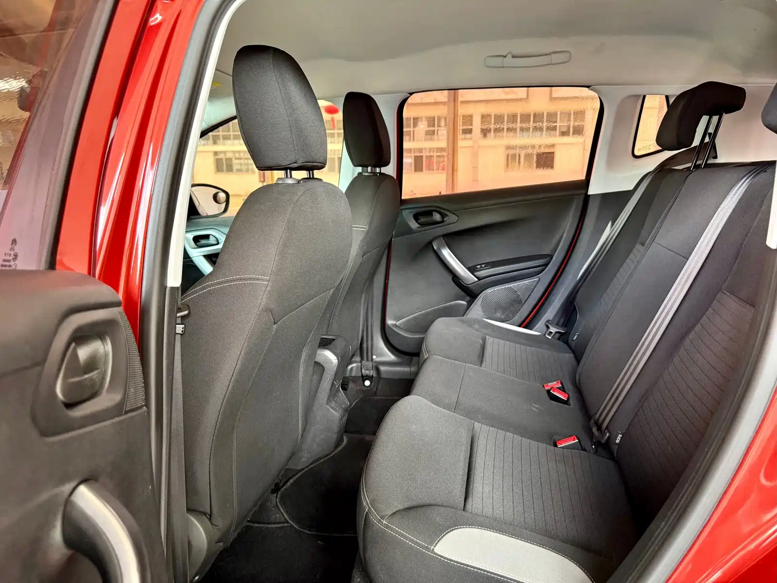 صورة 9 - Peugeot 2008