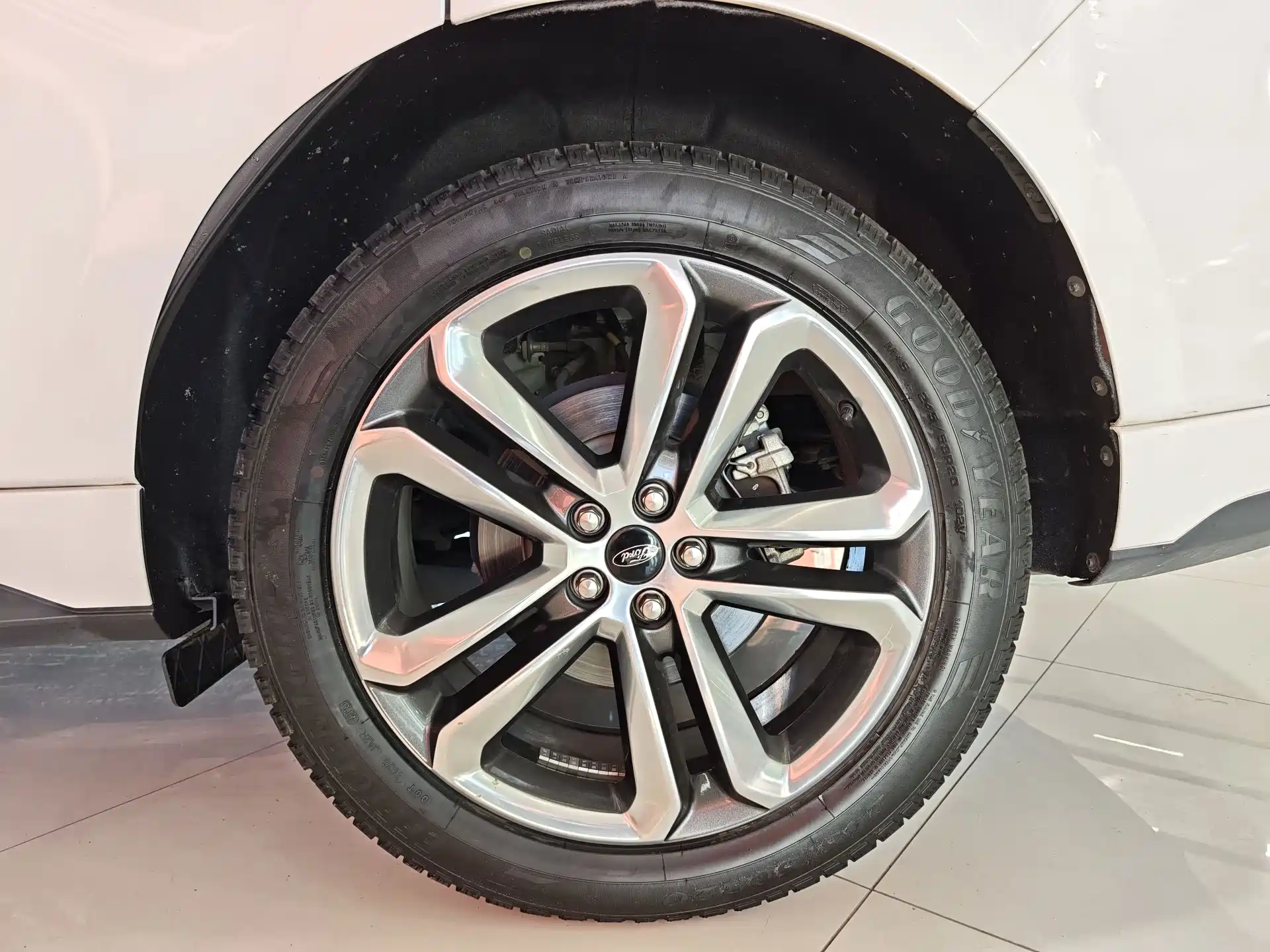 Фото 15 - Ford Edge
