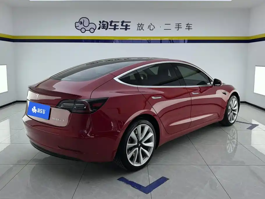 Фото 3 - Tesla Model 3