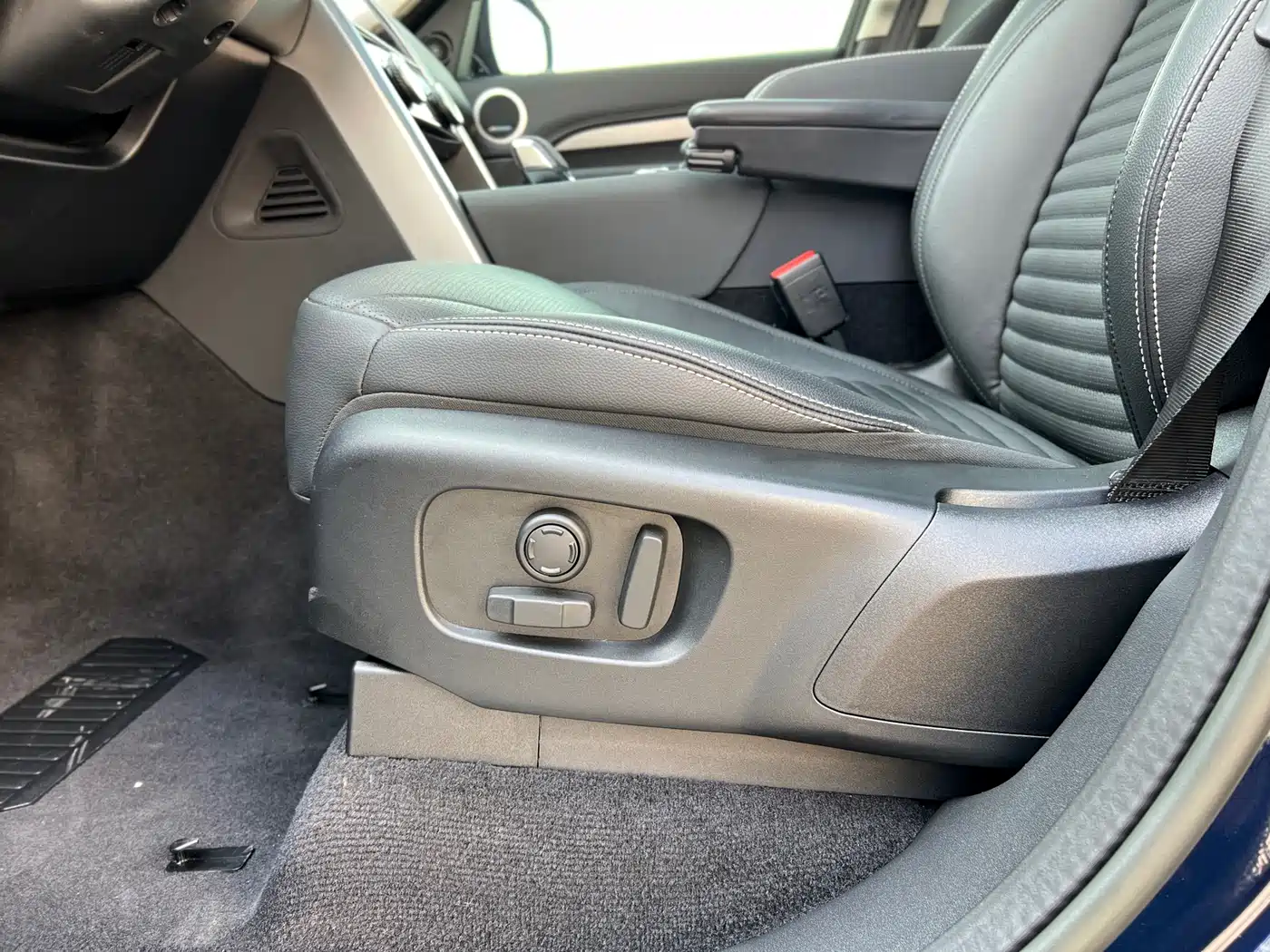 Land Rover Discovery 2023 Facelift 360PS R-Dynamic S фото 7