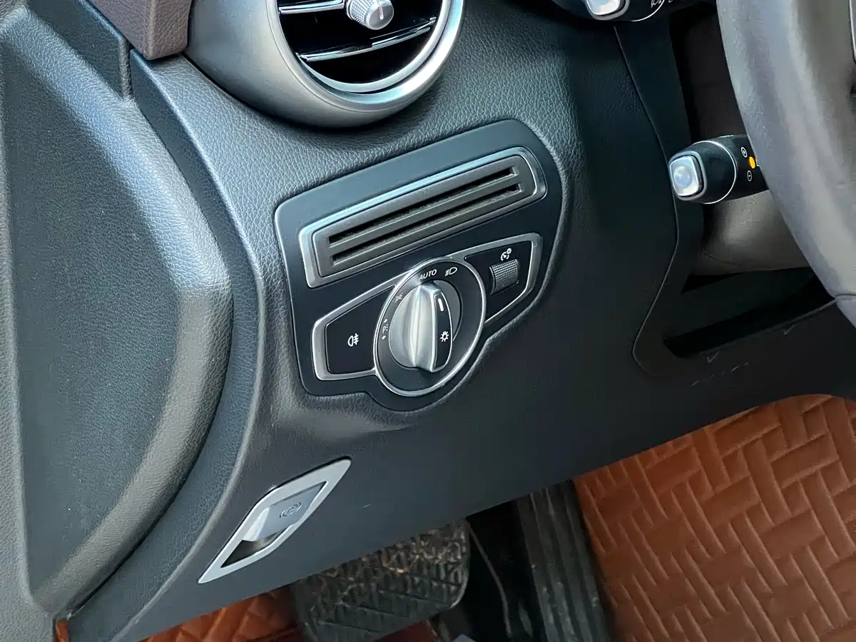 Mercedes-Benz GLC 2017 GLC 260 4MATIC Luxury фото 12