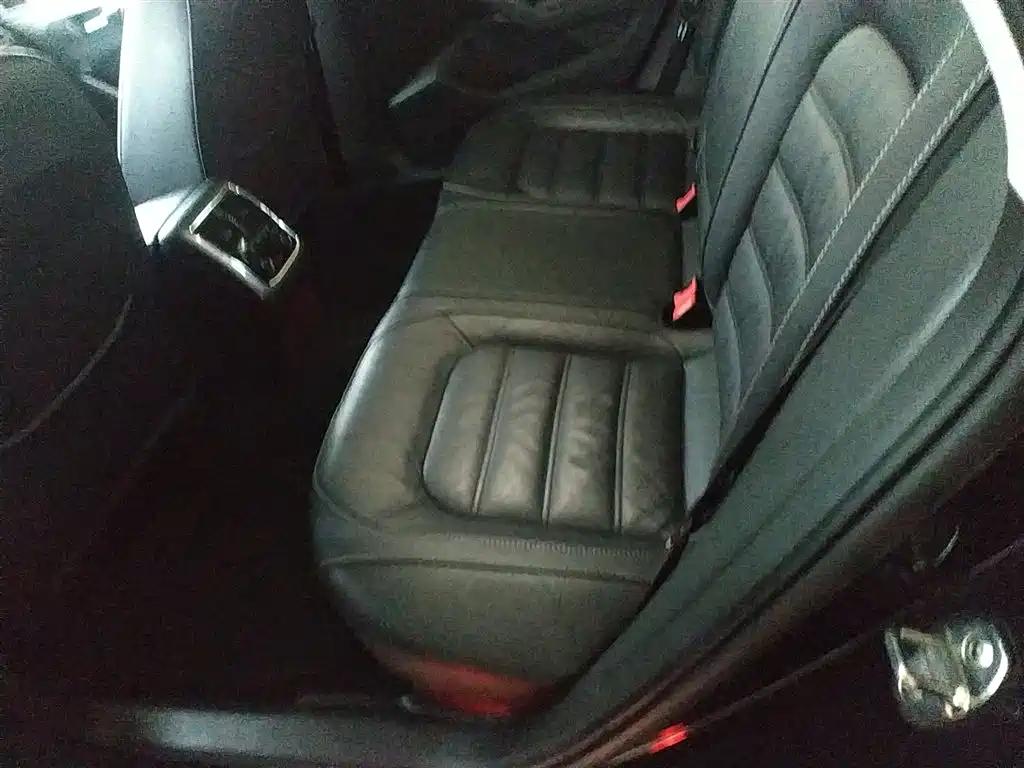 Volkswagen Passat 2016 330TSI DSG Honor Edition фото 17