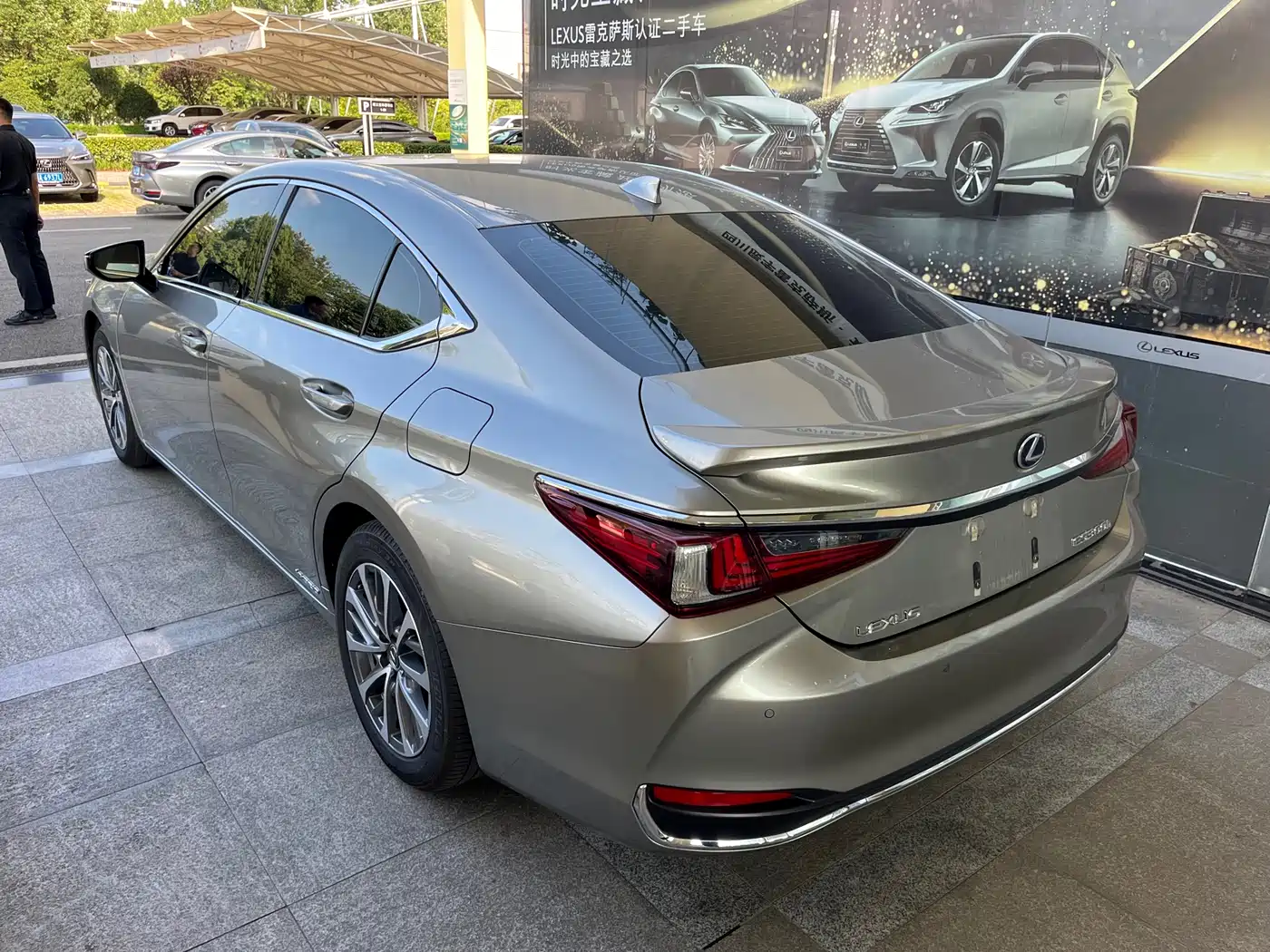 Lexus ES 2021 300h Excellence Edition фото 5