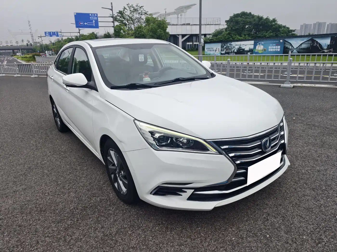 Фото 3 - Changan Eado DT