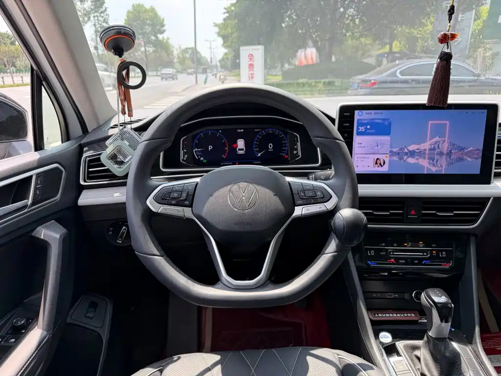 Volkswagen Tiguan L 2025 2025 Model 300TSI Auto 2WD Dragon Edition