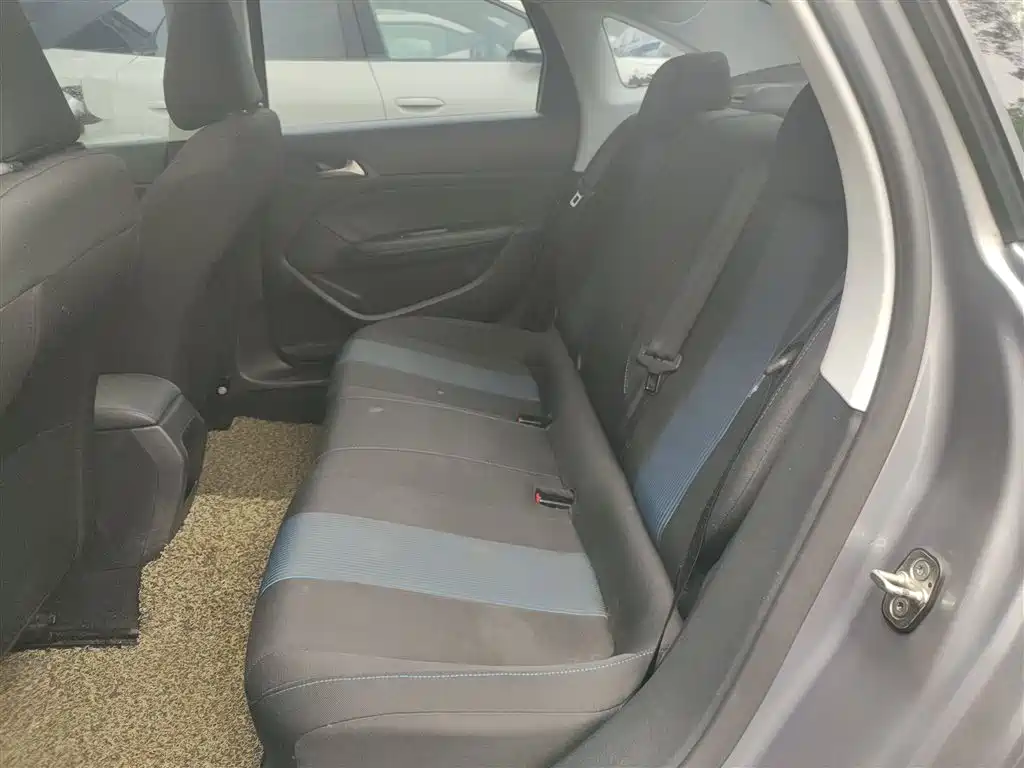 Peugeot 308 2018 1.6L Auto Luxury Edition фото 17