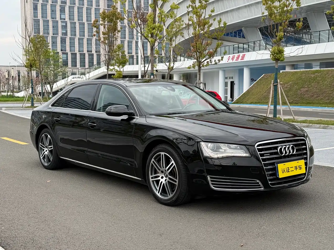 Audi A8 2013 A8L 45 TFSI quattro Luxury фото 9