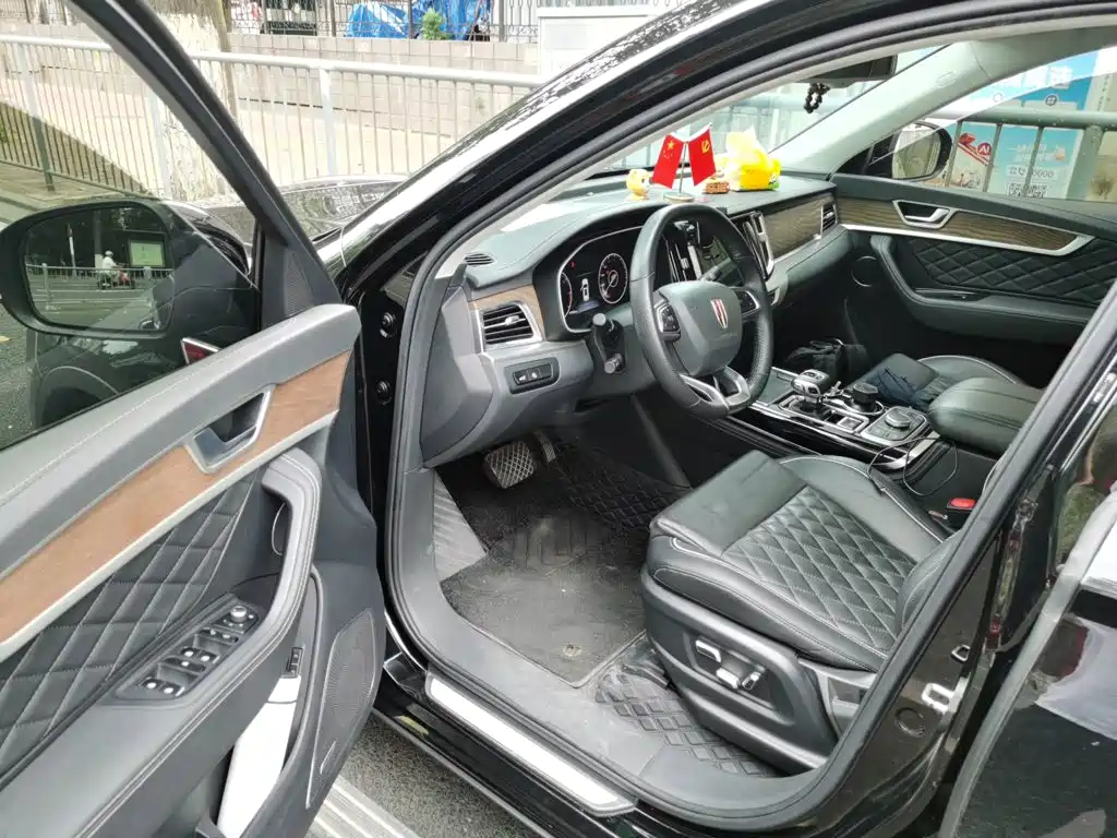Фото 17 - Hongqi HS7