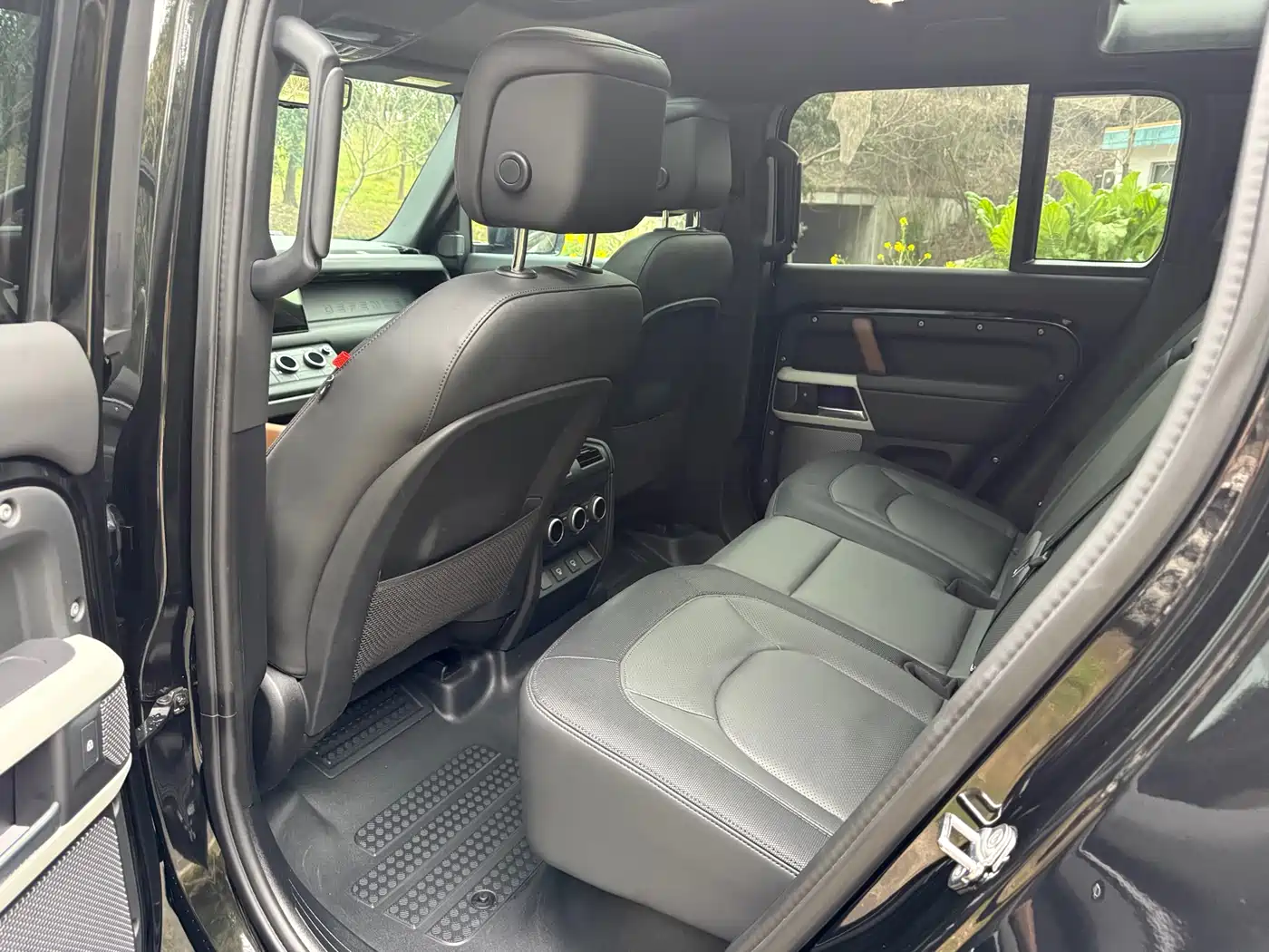Land Rover Defender 2024 110 3.0T P400 X-DYNAMIC HSE фото 8