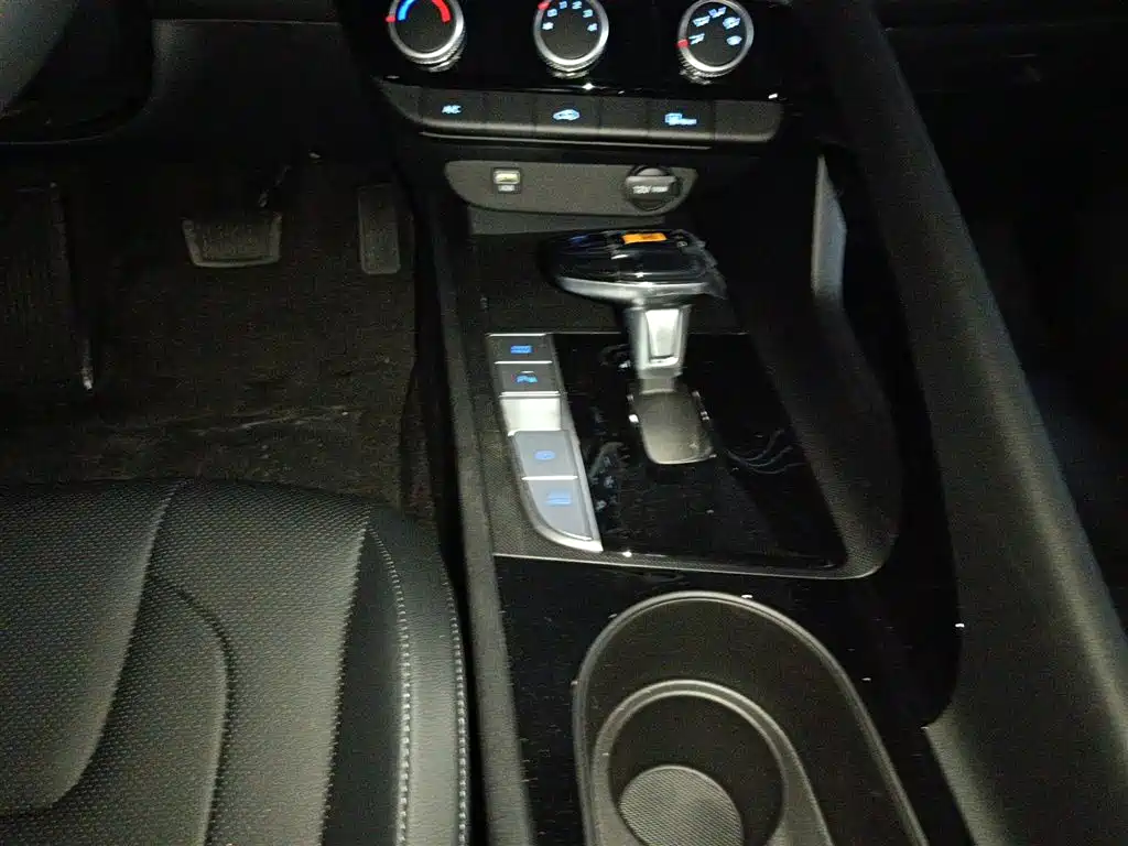 Hyundai Elantra 2023 1.5L CVT GLX Elite Edition фото 12