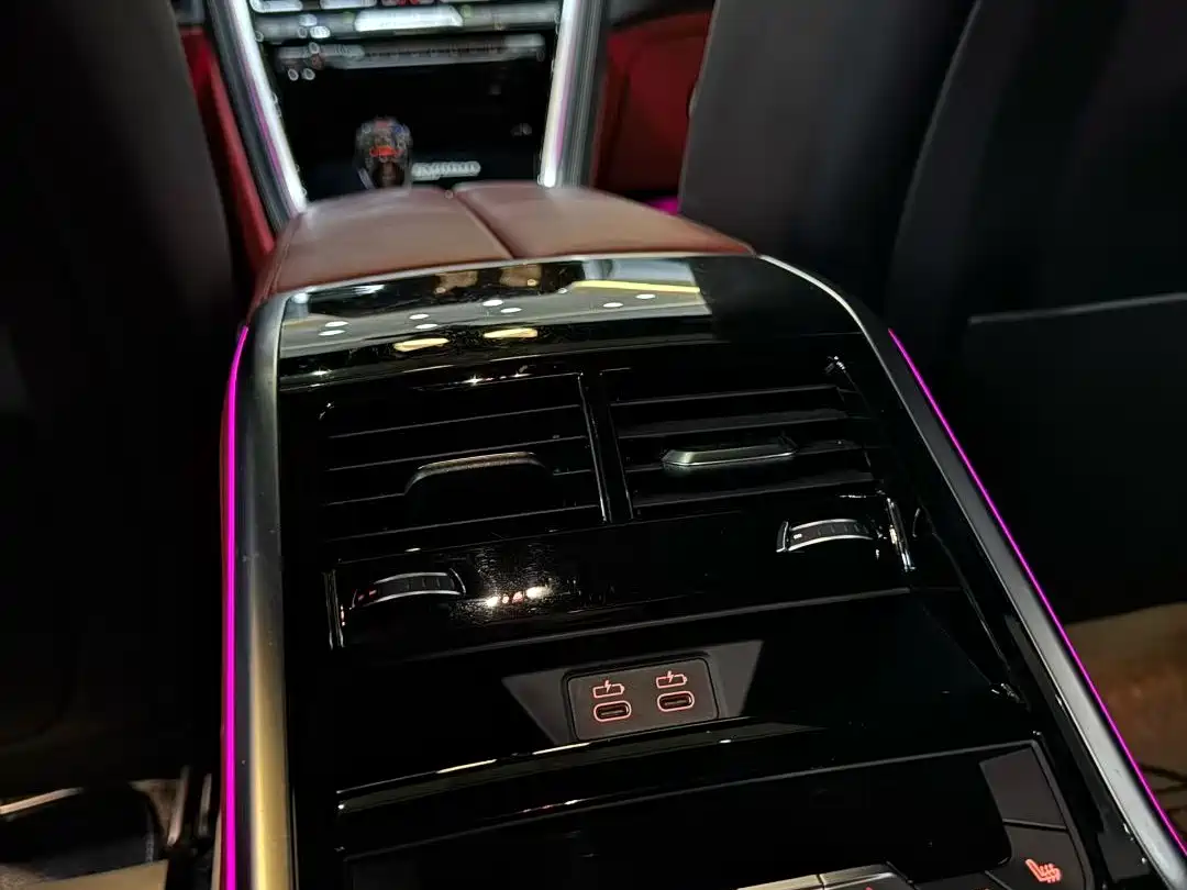 BMW 8 Series 2019 840i 4-Door Coupe Launch Limited Edition фото 7