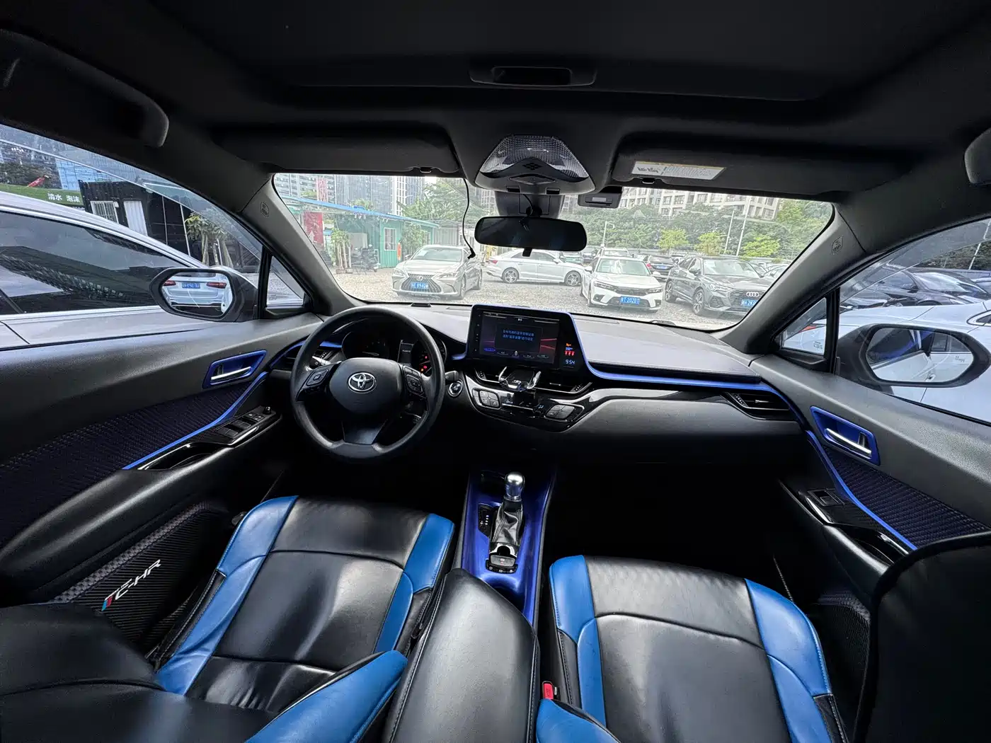 Toyota C-HR 2018 2.0L Leading Sunroof Edition V фото 18