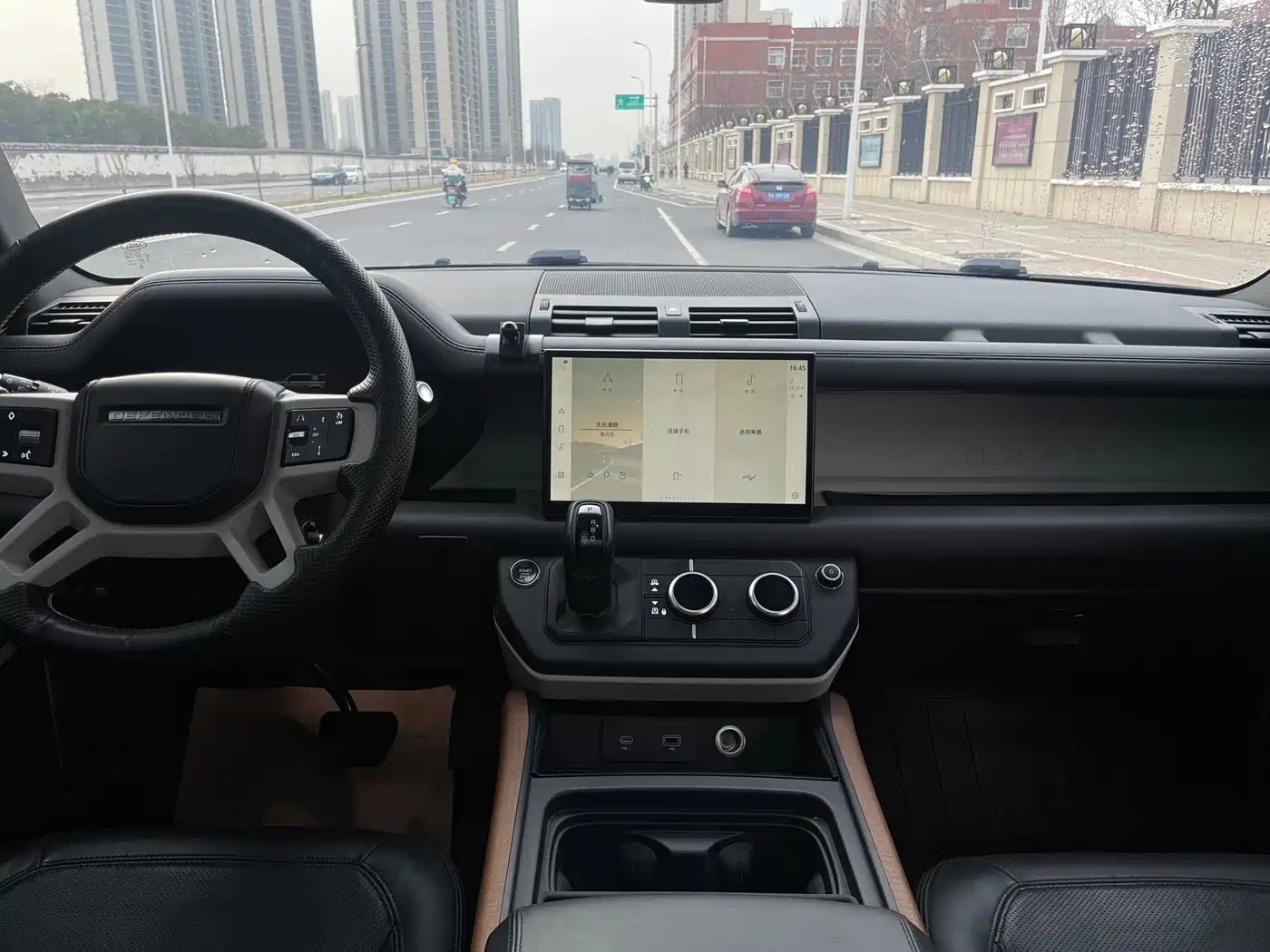 Land Rover Defender 2023 Facelift 110 3.0T P400 Dark Special Edition фото 5