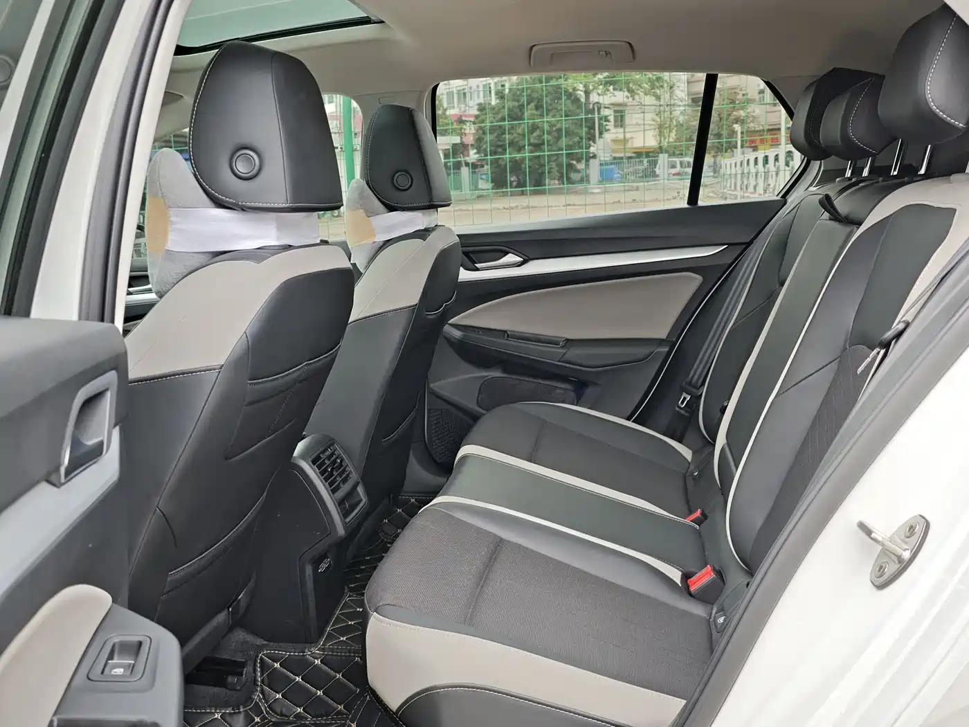 Volkswagen Golf 2024 280TSI DSG Pro Expert Edition фото 12
