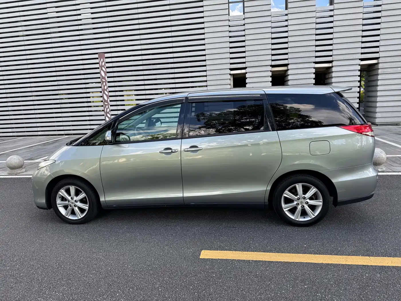 Toyota Previa 2009 2006 Model 2.4L 7-Seater Luxury Edition