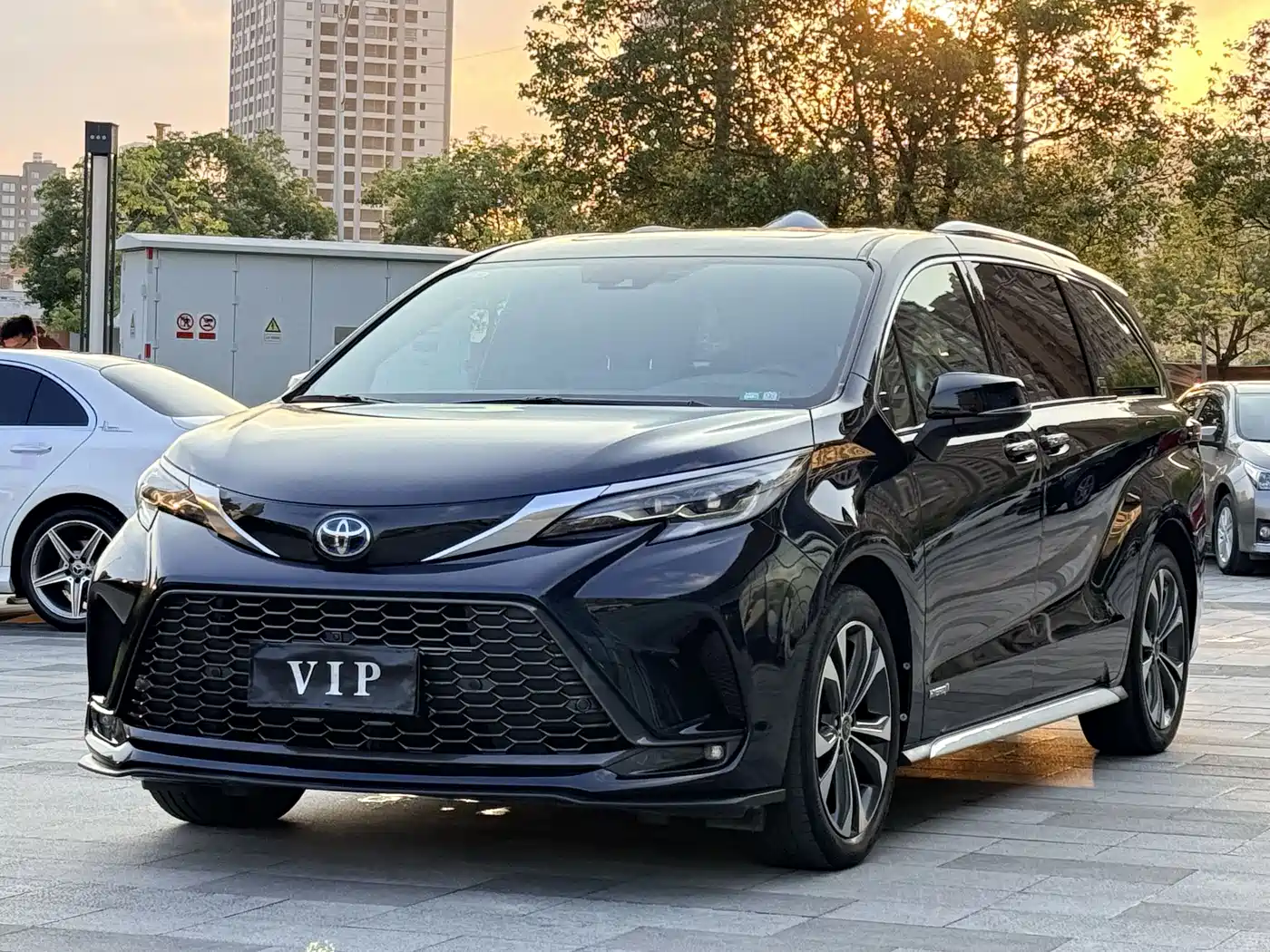 Toyota Granvia 2023 2.5L Hybrid Flagship VIP Edition