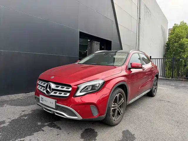 MERCEDES-BENZ GLA